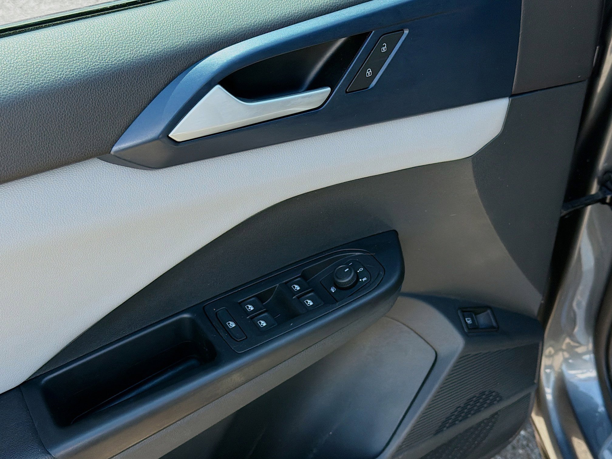 Used 2022 Volkswagen Taos SE image 21