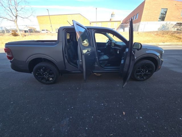 New 2025 Ford Maverick Lariat w/ Black Appearance Package image 10
