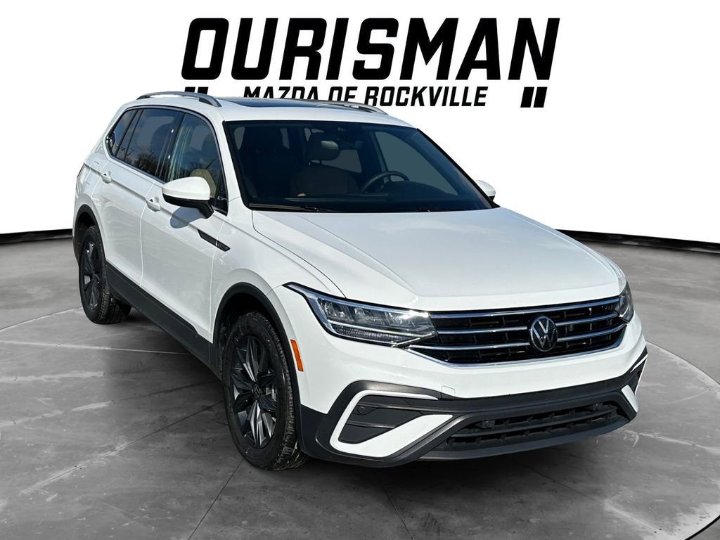 Used 2024 Volkswagen Tiguan SE image 1