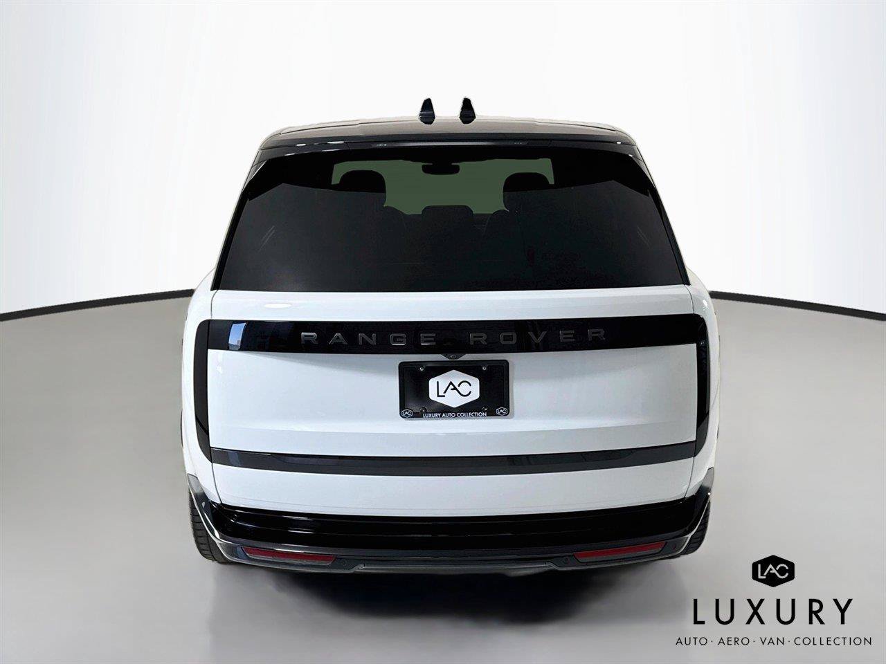 Used 2024 Land Rover Range Rover SE AWD/4WD image 7