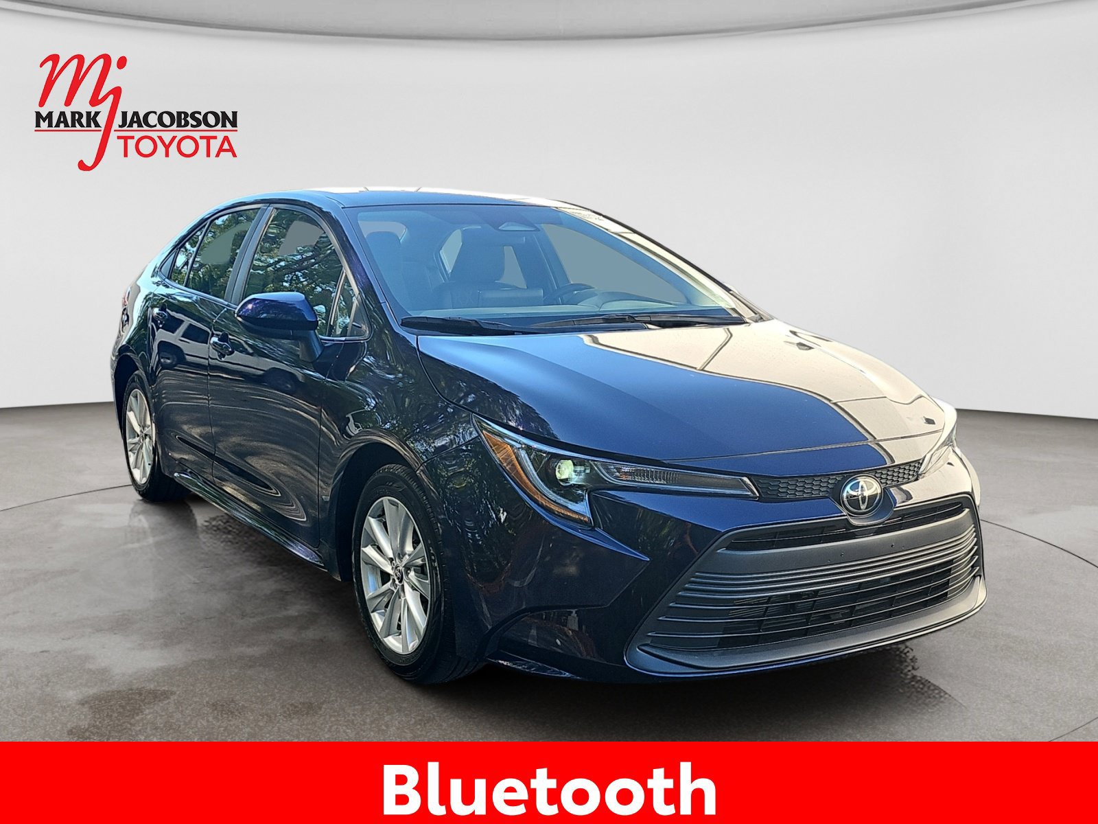 Used 2025 Toyota Corolla LE w/ LE Premium Package FWD image 5