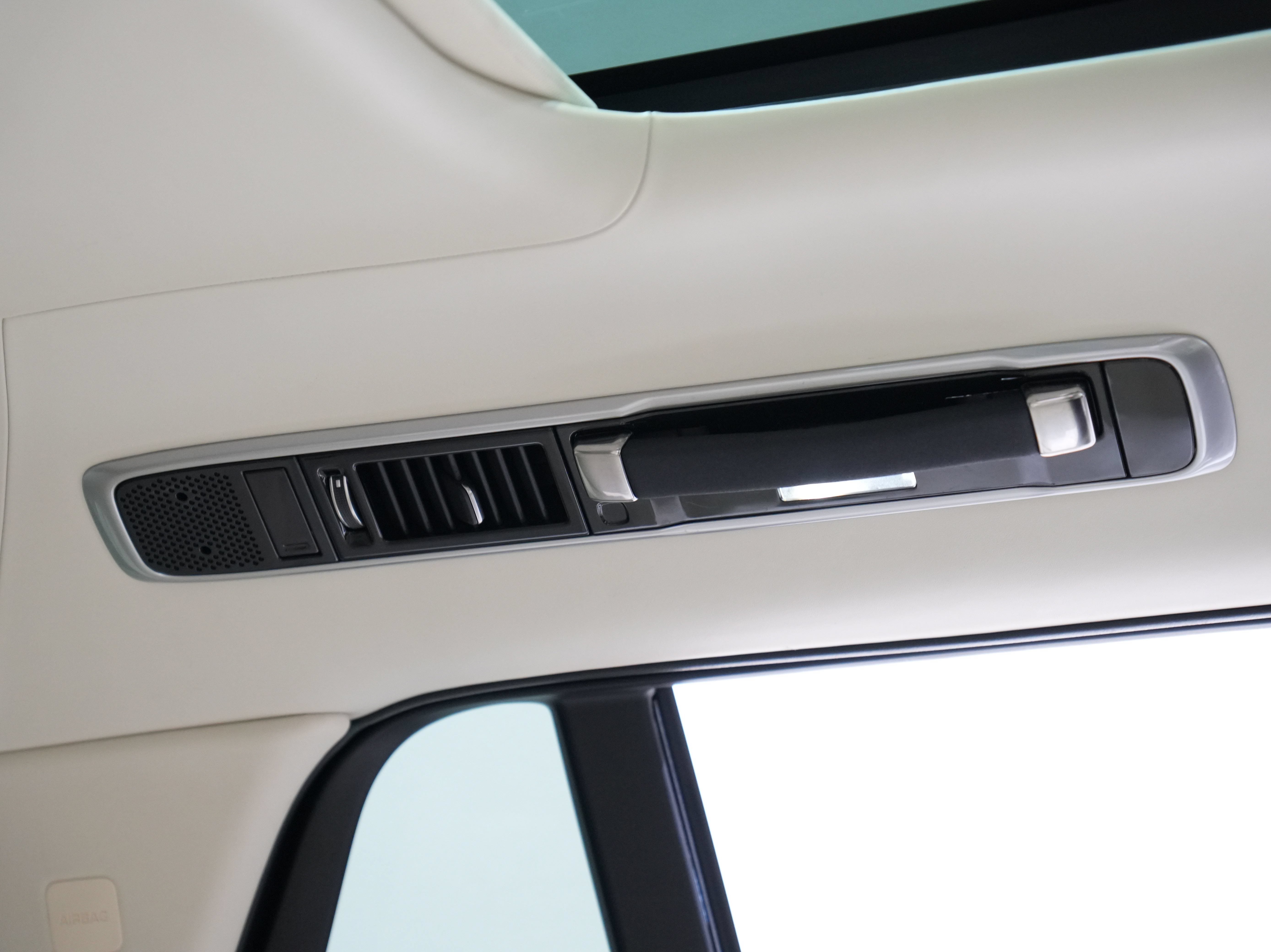 Used 2023 Land Rover Range Rover SV AWD/4WD image 45