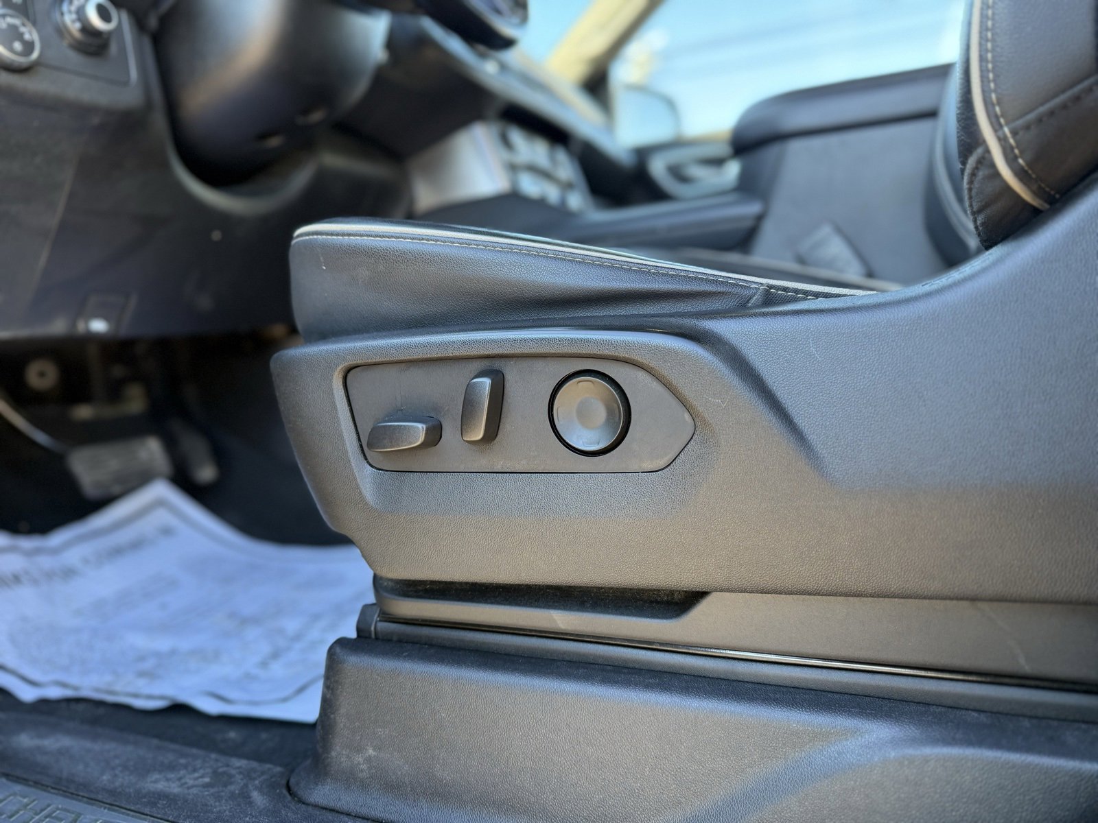 Used 2021 Chevrolet Suburban Premier image 18