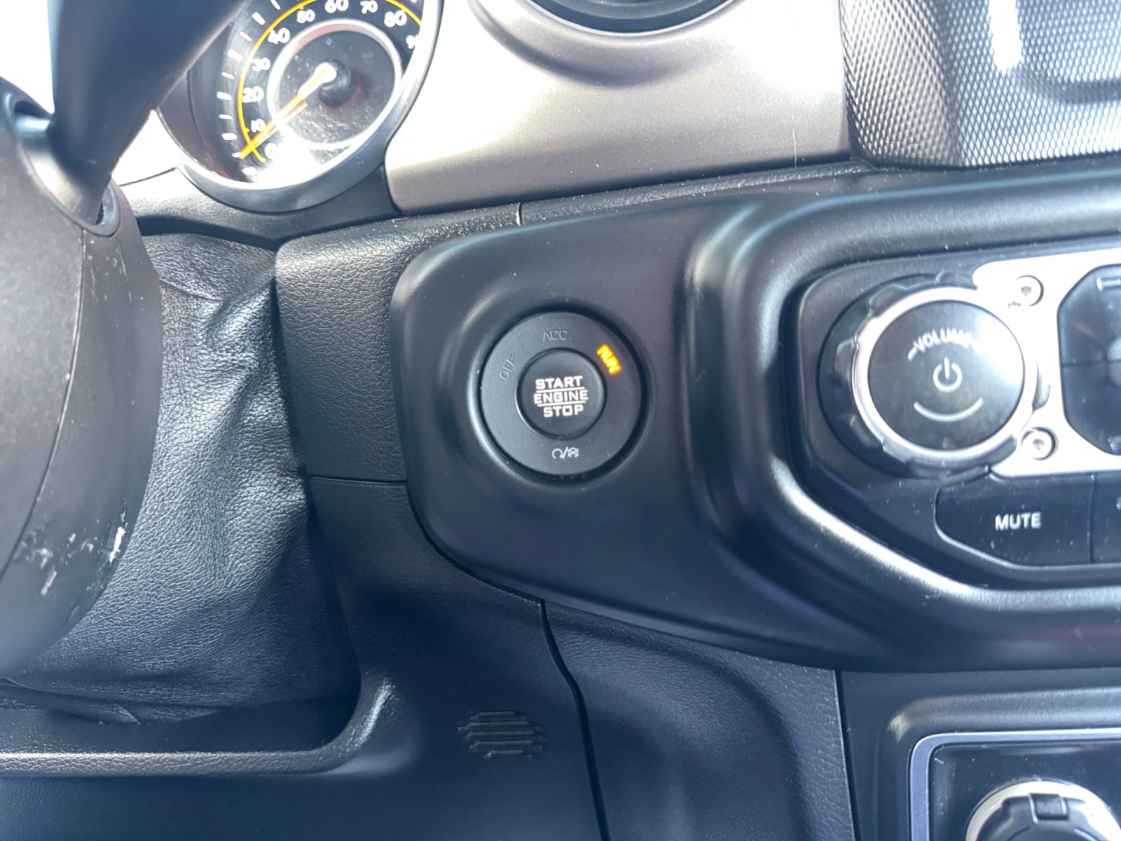 Used 2021 Jeep Gladiator Sport image 30