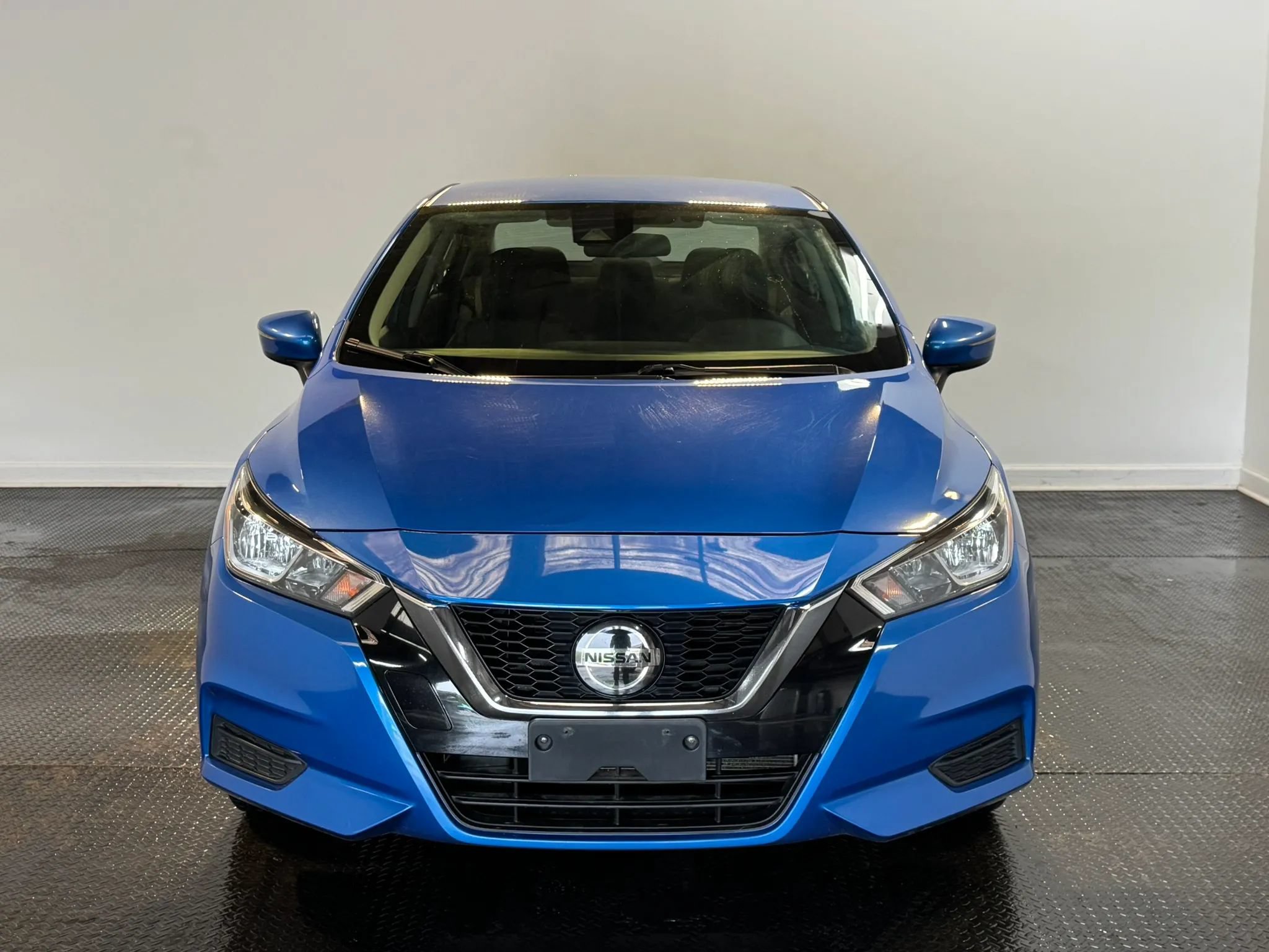 Used 2020 Nissan Versa SV FWD image 2
