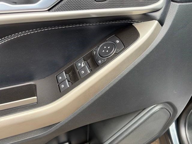 Used 2022 Ford Explorer XLT w/ Equipment Group 202A AWD/4WD image 14