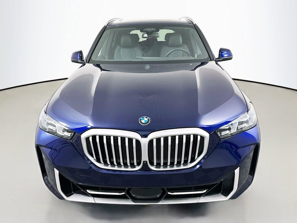 Used 2025 BMW X5 xDrive50e image 2