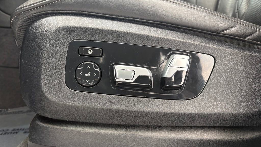 Used 2025 BMW X5 xDrive50e image 18