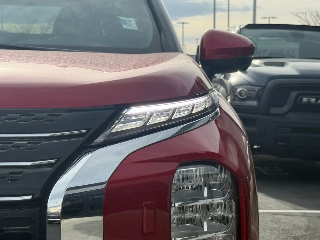 Used 2025 Mitsubishi Outlander 4WD Plug-In Hybrid image 34