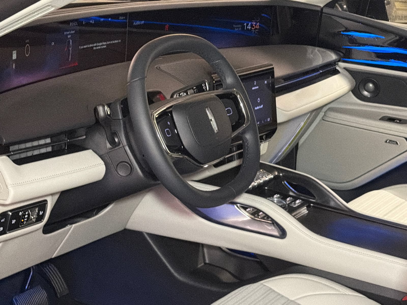 New 2026 Lincoln Nautilus Reserve w/ Jet Appearance Package AWD/4WD image 14