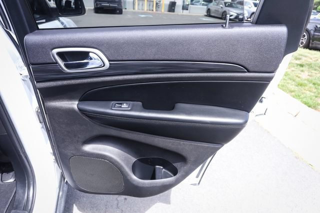 Used 2020 Jeep Grand Cherokee Laredo AWD/4WD image 46