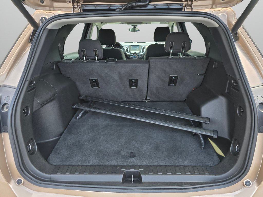 Used 2018 Chevrolet Equinox LT w/ LPO, Hit The Road Package AWD/4WD image 20