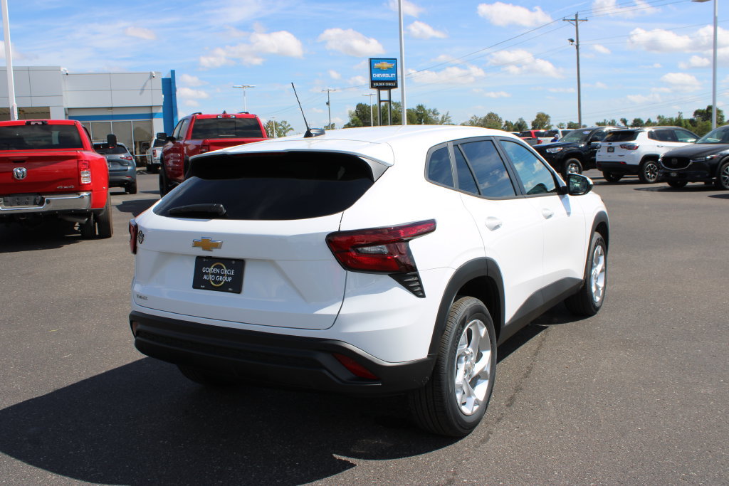 New 2026 Chevrolet Trax LS w/ LS Convenience Package FWD image 9