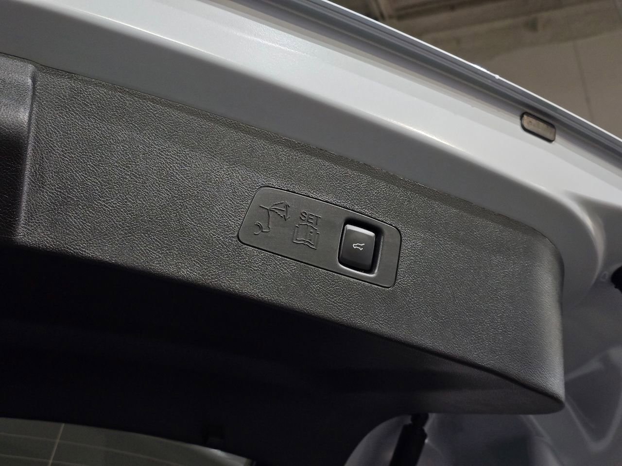 New 2025 Lincoln Corsair Reserve w/ Jet Appearance Package image 8