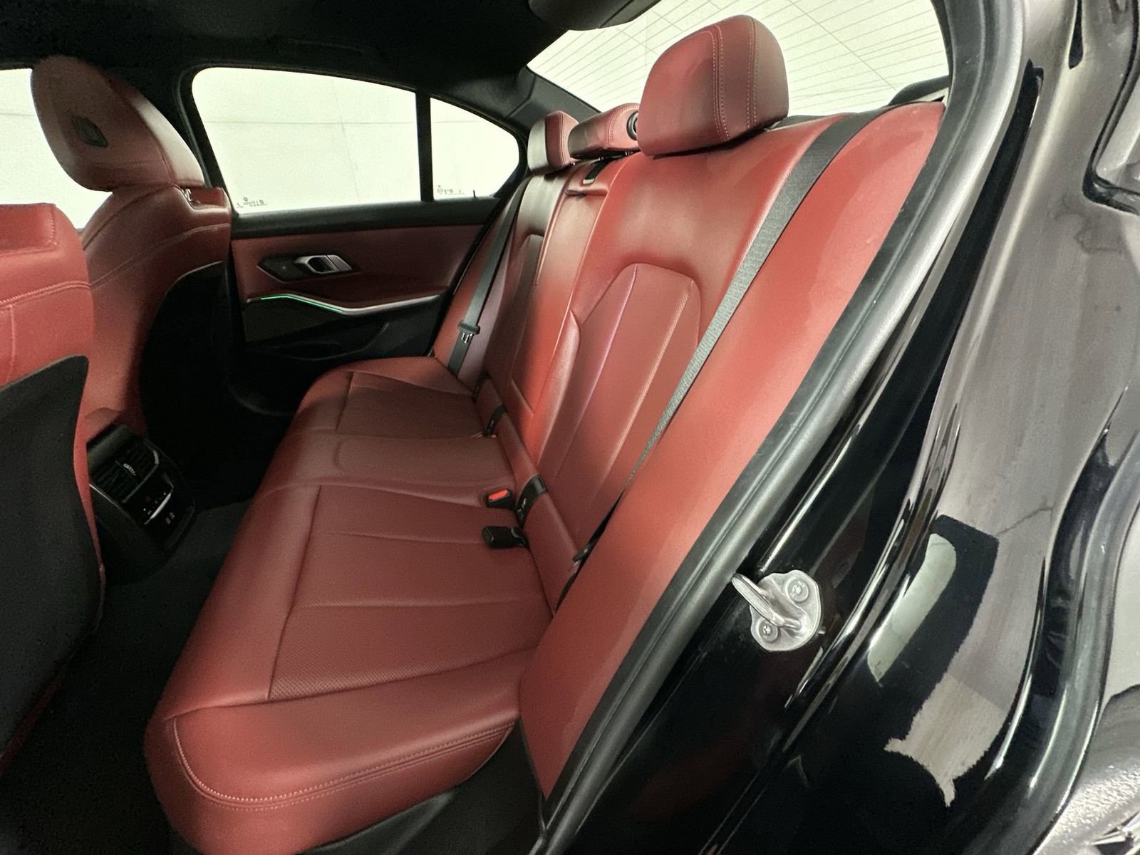 Used 2025 BMW 330i Sedan w/ Premium Package image 23