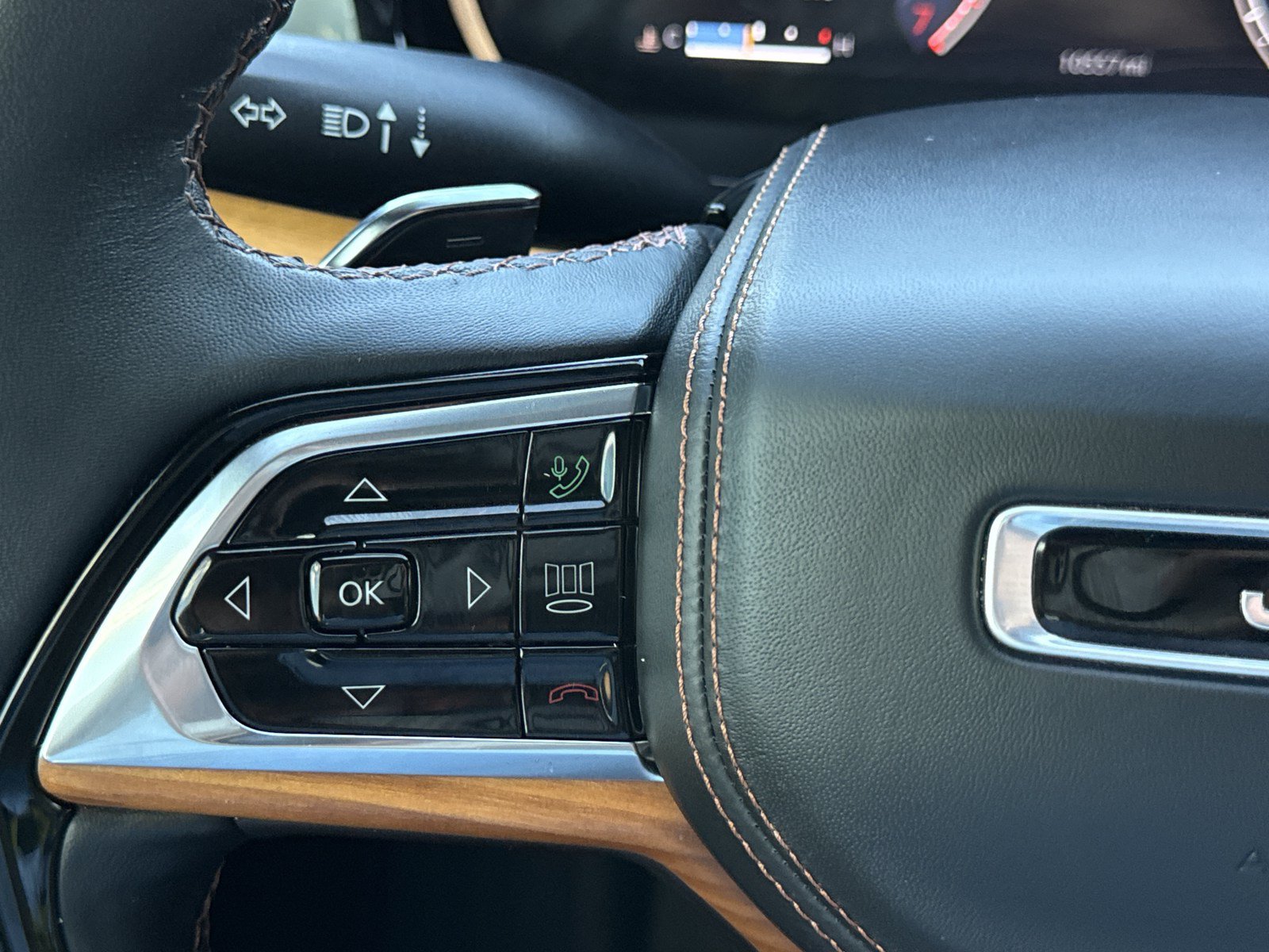 Used 2025 Jeep Grand Cherokee Summit AWD/4WD image 24