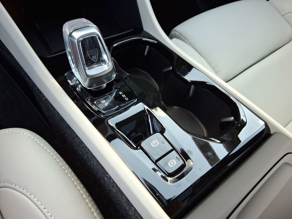 New 2026 Volvo XC40 B5 Ultra w/ Protection Package Premier image 15