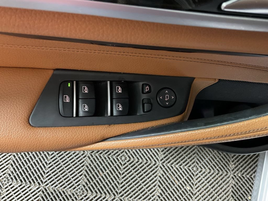 Used 2019 BMW 530e xDrive w/ Convenience Package AWD/4WD image 21