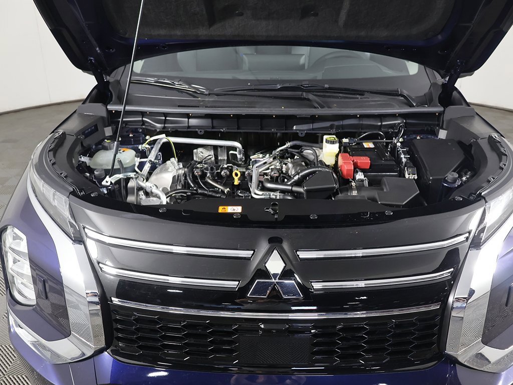 New 2025 Mitsubishi Outlander SE image 23