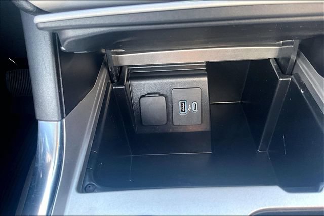Used 2024 Ford Explorer XLT w/ Equipment Group 202A AWD/4WD image 32