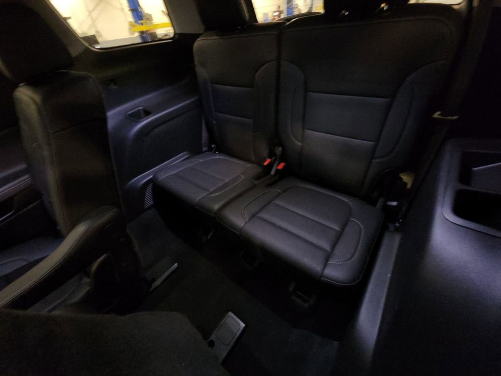 Certified 2023 GMC Acadia SLT image 35