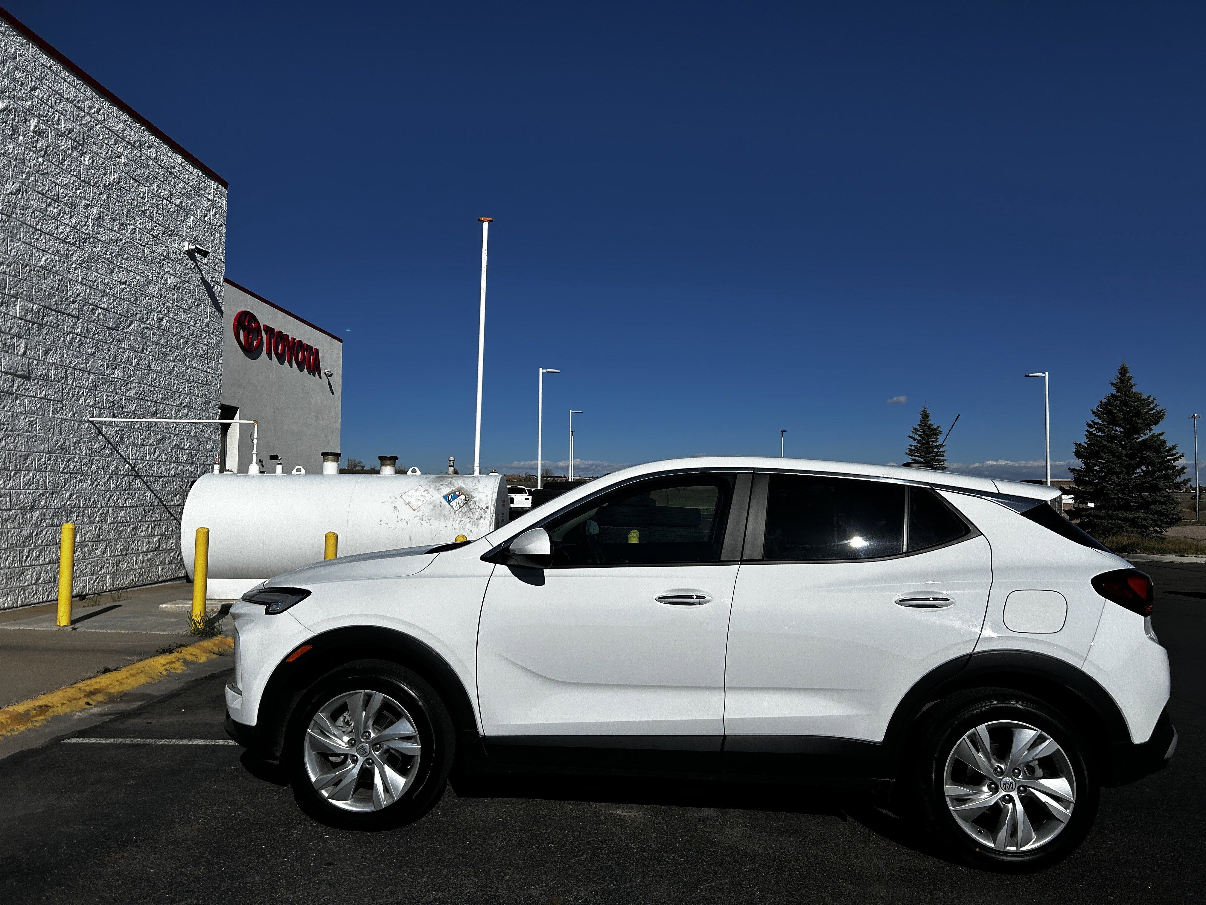 Used 2025 Buick Encore GX Preferred AWD/4WD image 2