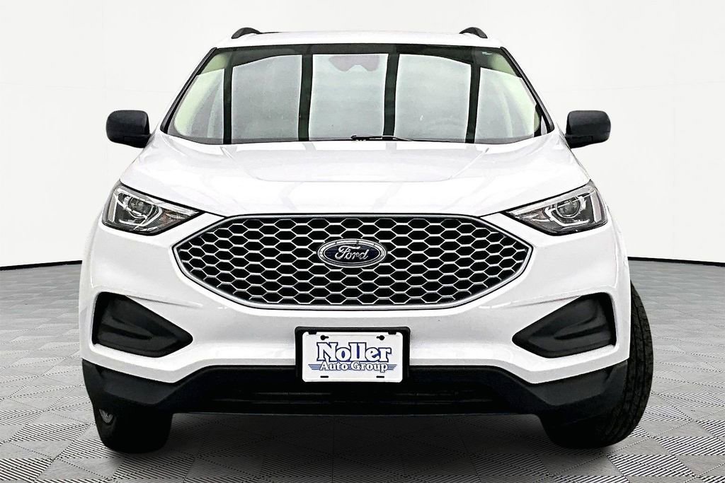 Certified 2024 Ford Edge SE image 3