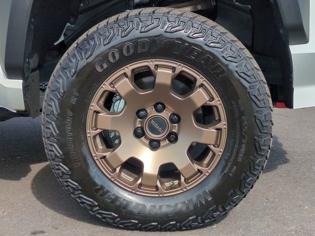 Used 2025 Toyota Tacoma Trailhunter image 10