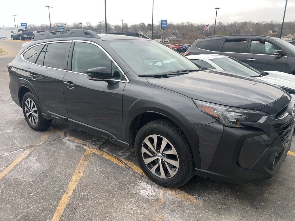 Used 2023 Subaru Outback Premium image 2