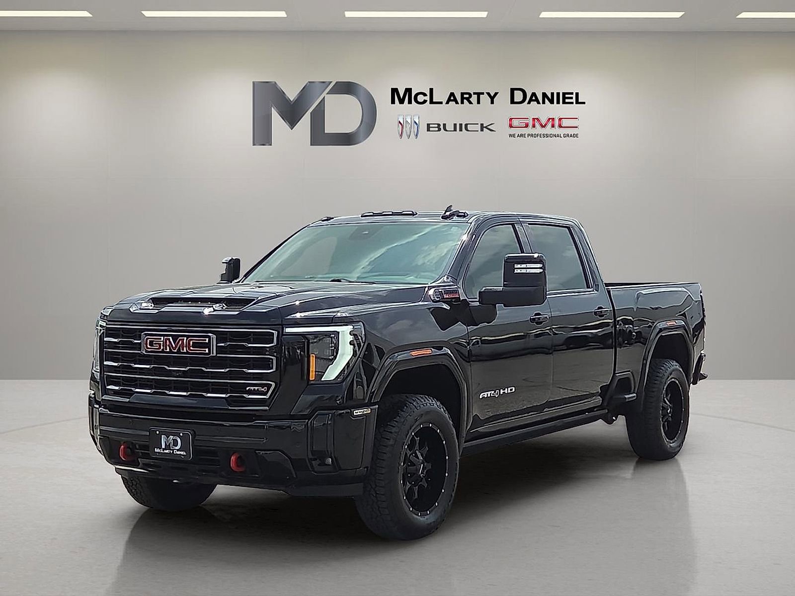 Used 2025 GMC Sierra 2500 AT4 w/ AT4 Premium Plus Package AWD/4WD image 2
