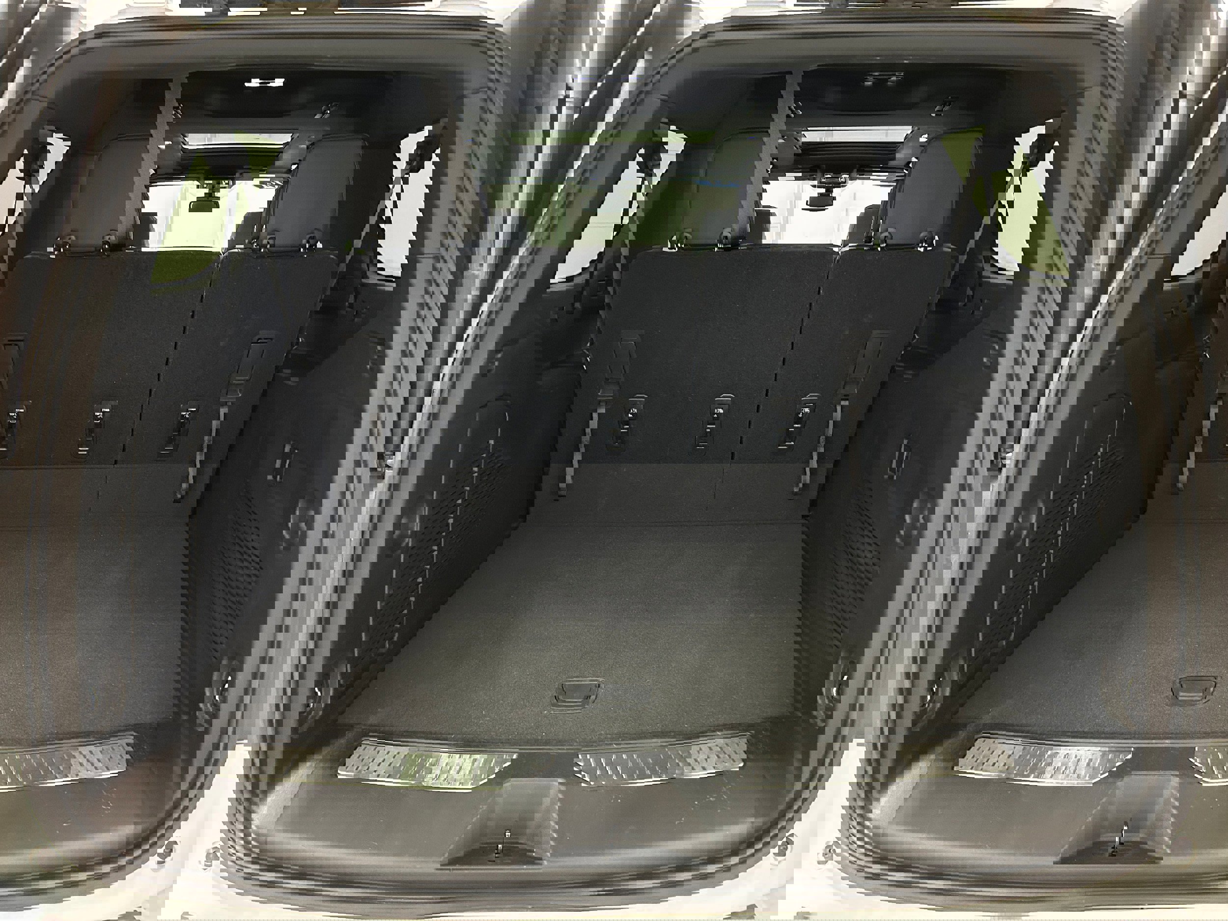 Used 2021 Chevrolet Suburban Z71 AWD/4WD image 35