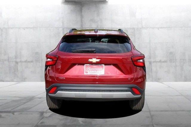 Used 2025 Chevrolet Trax LT w/ LT Convenience Package FWD image 6