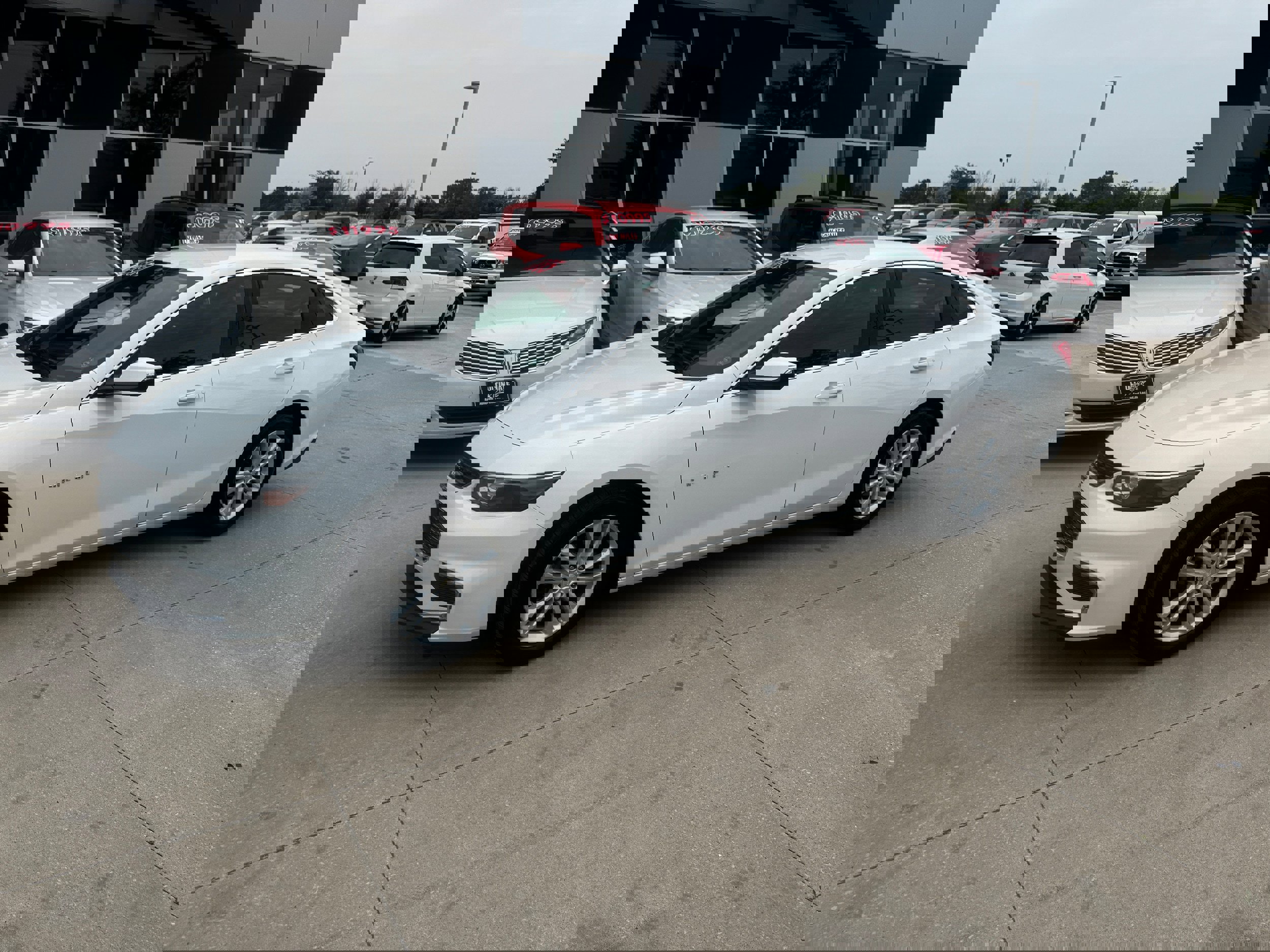 Used 2017 Chevrolet Malibu LT image 1