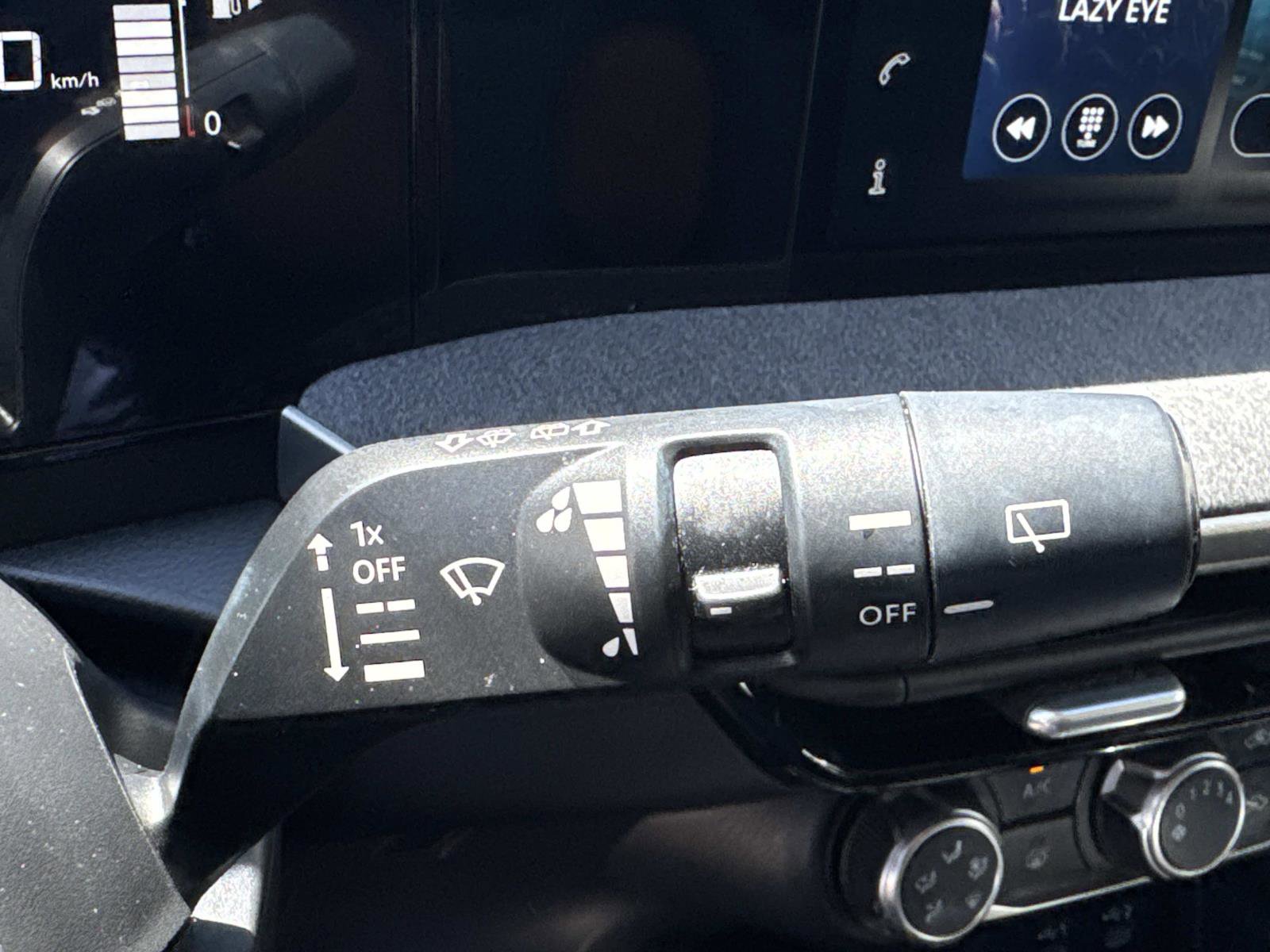 Used 2025 Nissan Kicks SV FWD image 27