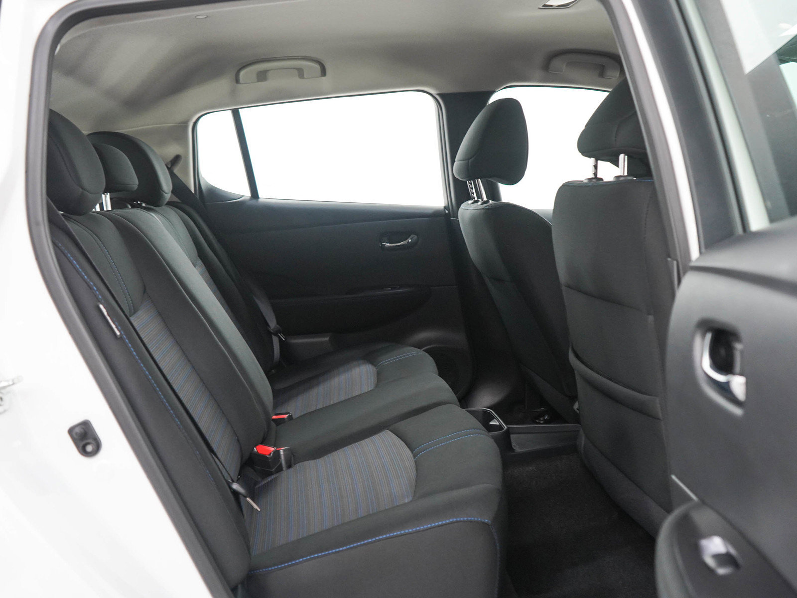 Used 2025 Nissan Leaf S FWD image 12