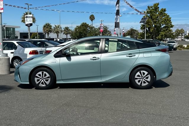 Used 2017 Toyota Prius Three FWD image 7