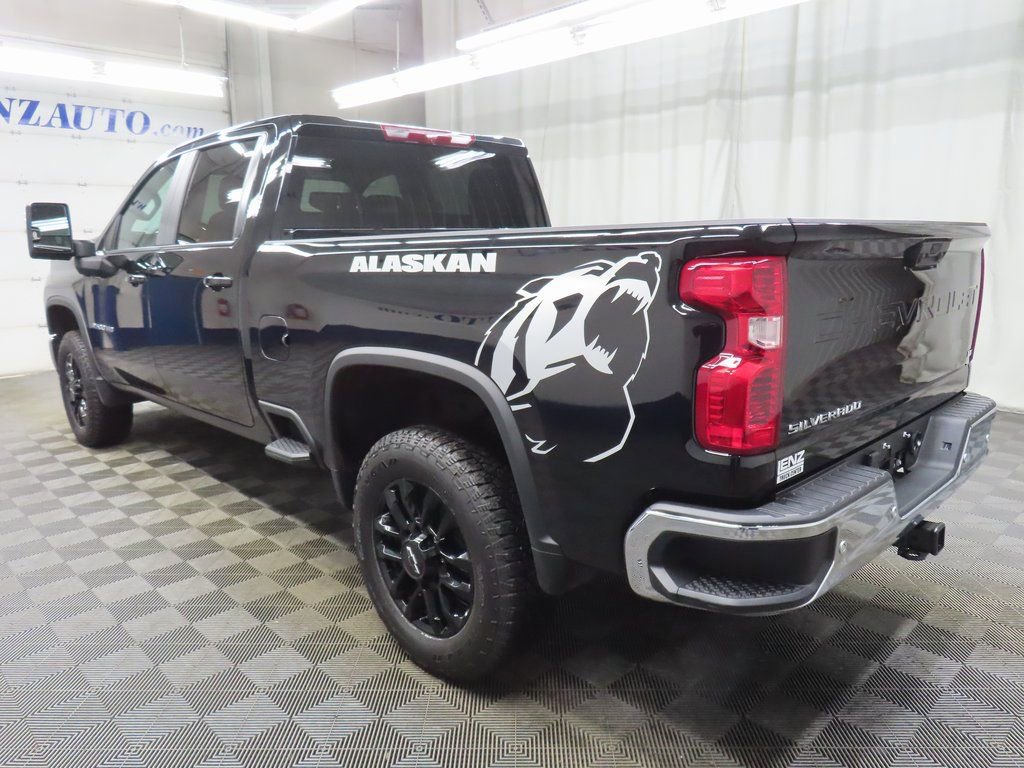 Used 2025 Chevrolet Silverado 2500 LT image 5