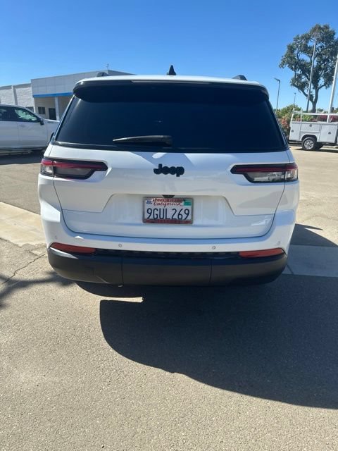 Used 2023 Jeep Grand Cherokee L Laredo RWD image 4