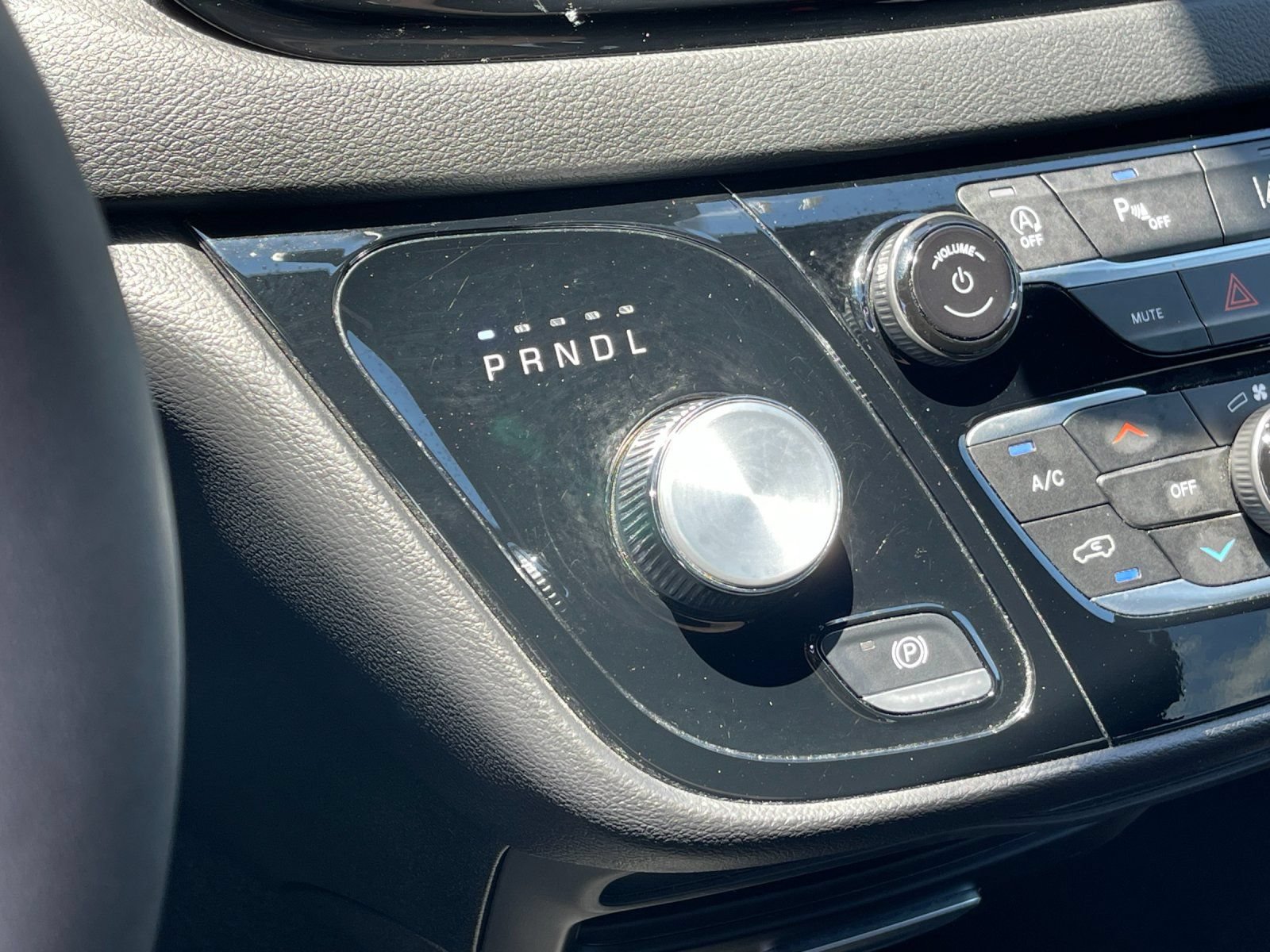 Used 2025 Chrysler Pacifica Select FWD image 24