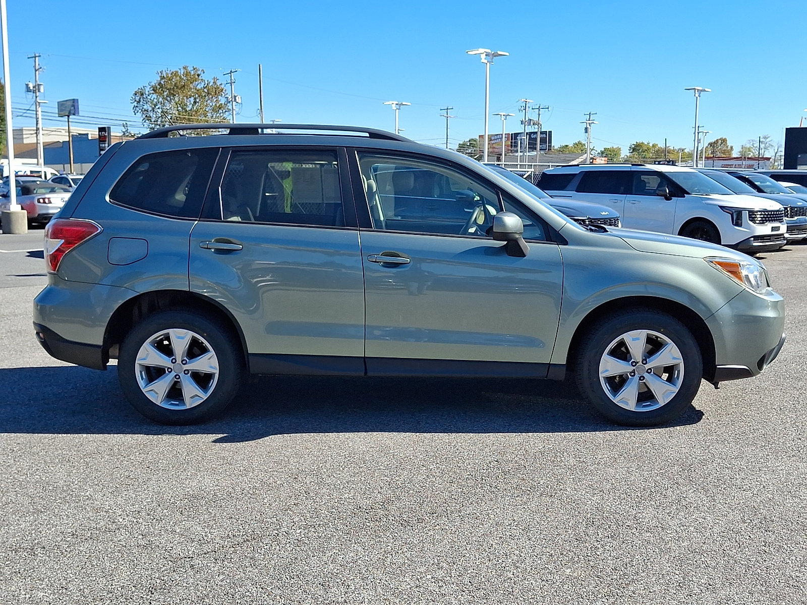 Used 2015 Subaru Forester 2.5i Premium w/ Popular Package #2 AWD/4WD image 4