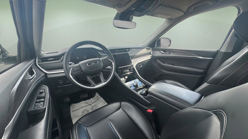 Used 2023 Jeep Grand Cherokee Limited image 14