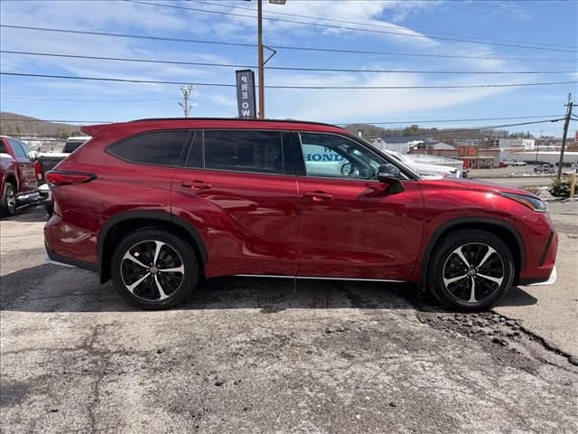 Used 2022 Toyota Highlander XSE image 3