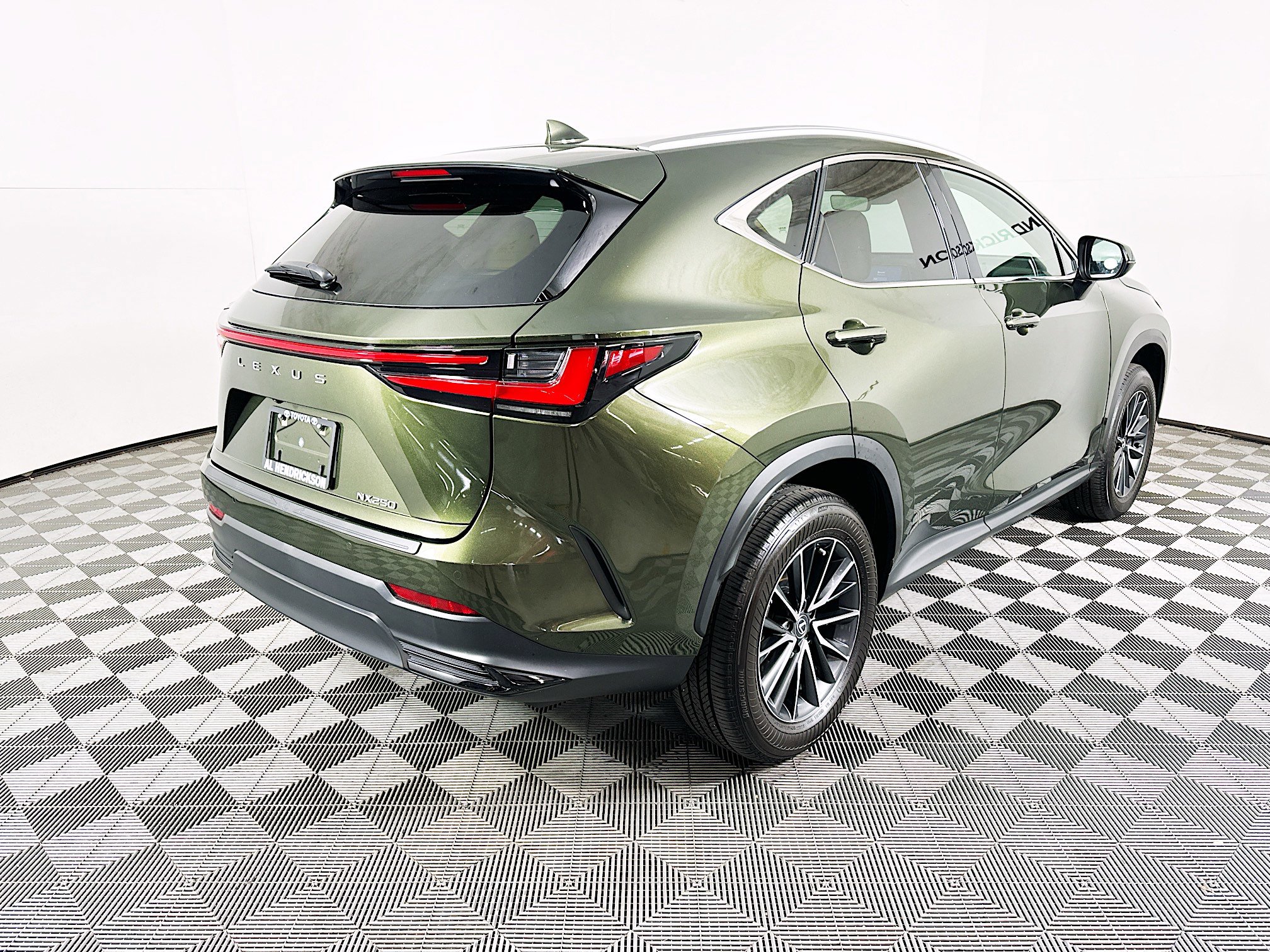 Used 2024 Lexus NX 250 FWD image 3