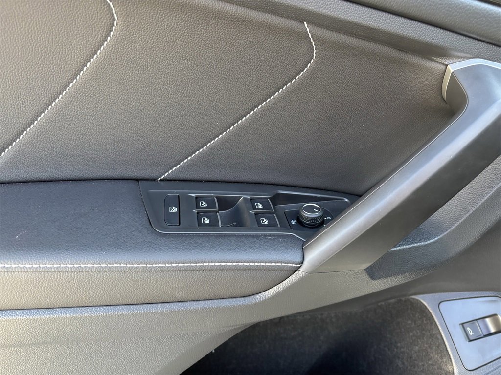 Certified 2024 Volkswagen Tiguan SE image 11