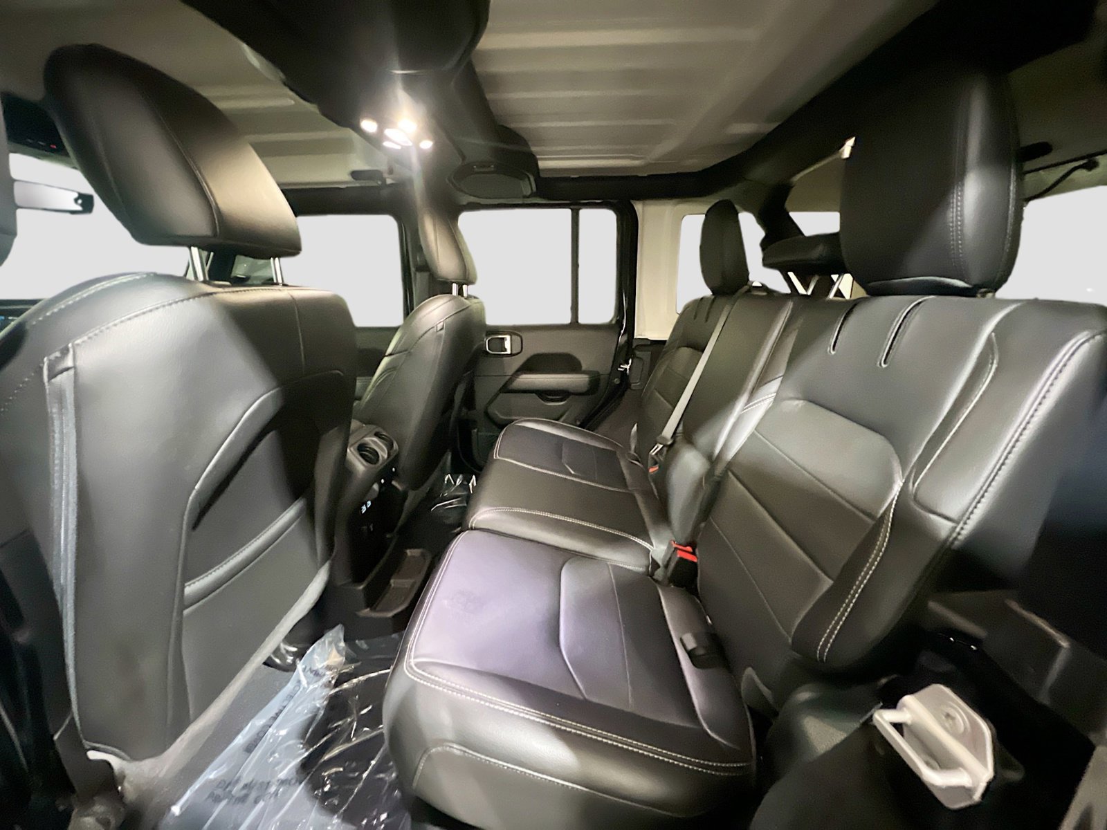 Used 2023 Jeep Wrangler Sahara w/ Cold Weather Group image 16