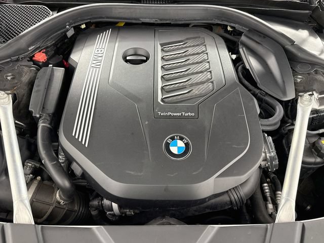 Used 2022 BMW 740i w/ M Sport Package RWD image 32
