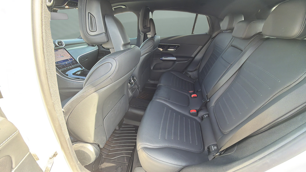 Used 2025 Mercedes-Benz GLC 300 4MATIC image 18