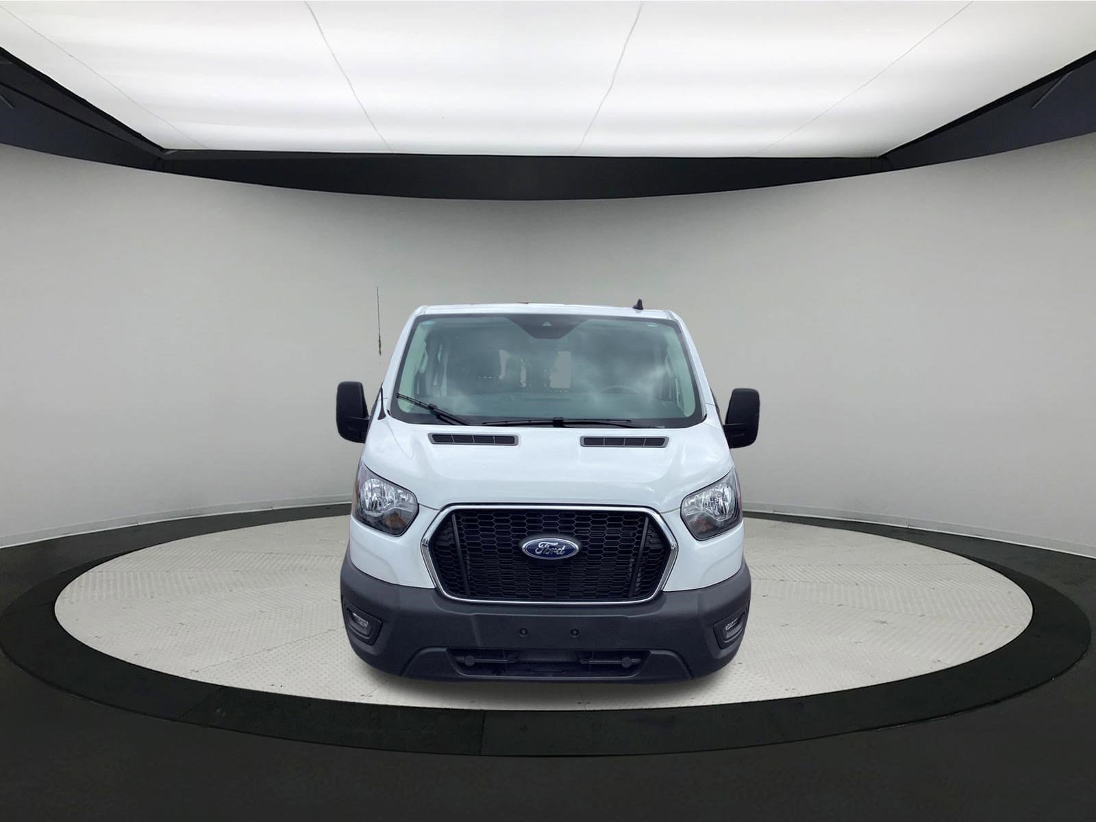 Used 2024 Ford Transit 250 Low Roof w/ Exterior Upgrade Package RWD image 3