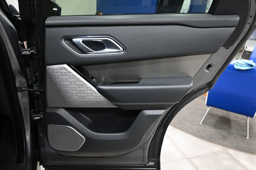 Used 2018 Land Rover Range Rover Velar S image 16