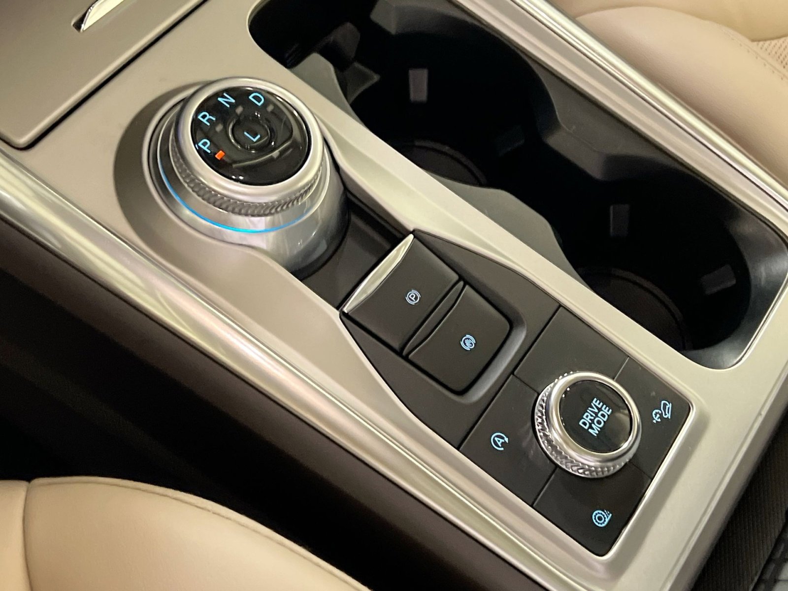 Used 2023 Ford Explorer Platinum w/ Technology Package image 21